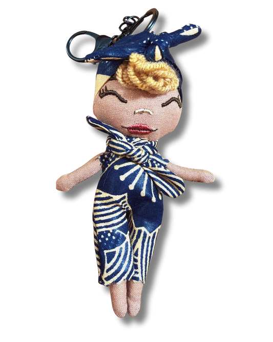 Douclé 24 – La poupée porte-clés faite main | Den Baya