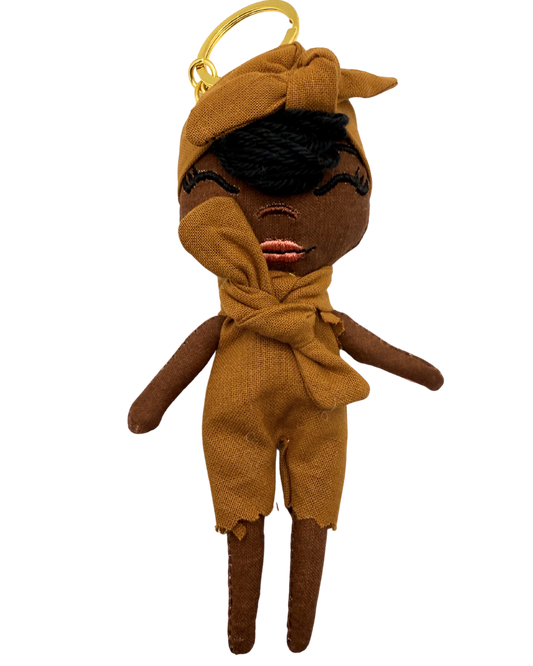 Douclé 46 – La poupée porte-clés faite main | Den Baya
