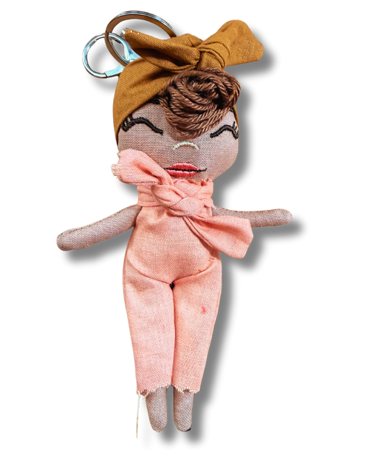 Douclé 1 – La poupée porte-clés faite main | Den Baya