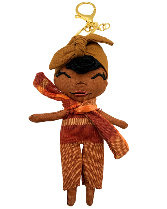 Douclé 61 – La poupée porte-clés faite main | Den Baya