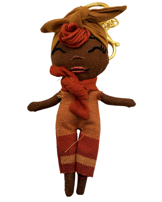 Douclé 78 – La poupée porte-clés faite main | Den Baya