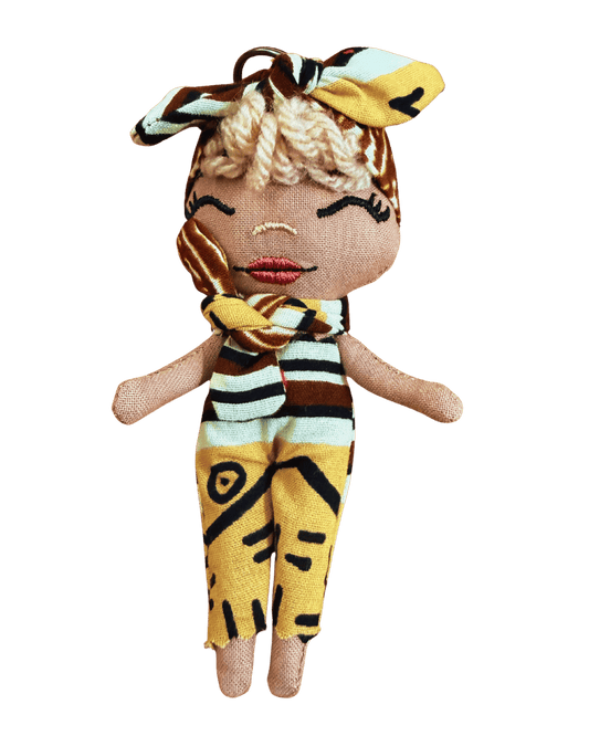 Douclé 48 – La poupée porte-clés faite main | Den Baya