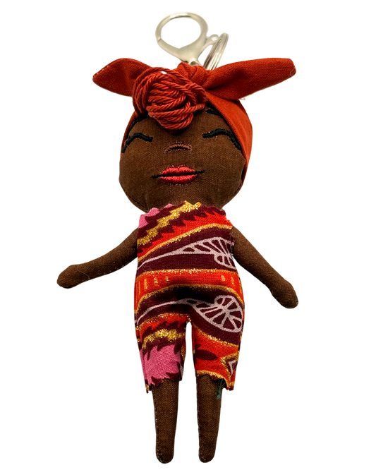 Douclé 28 – La poupée porte-clés faite main | Den Baya