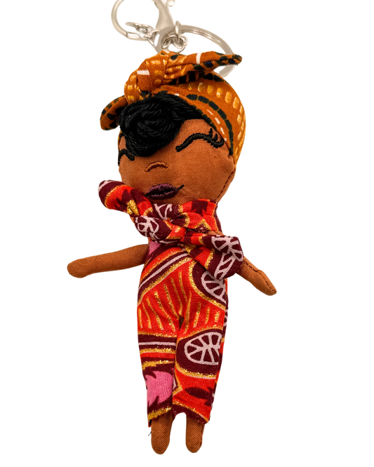 Douclé 19 – La poupée porte-clés faite main | Den Baya