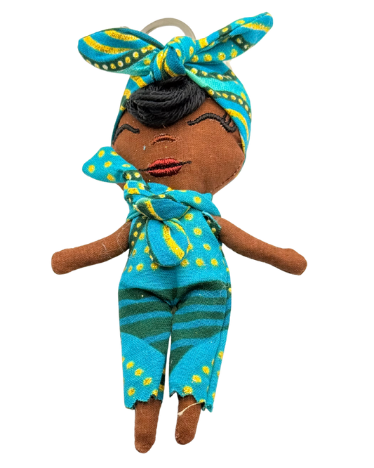 Douclé 27 – La poupée porte-clés faite main | Den Baya