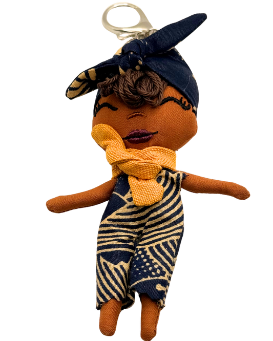Douclé 31 – La poupée porte-clés faite main | Den Baya