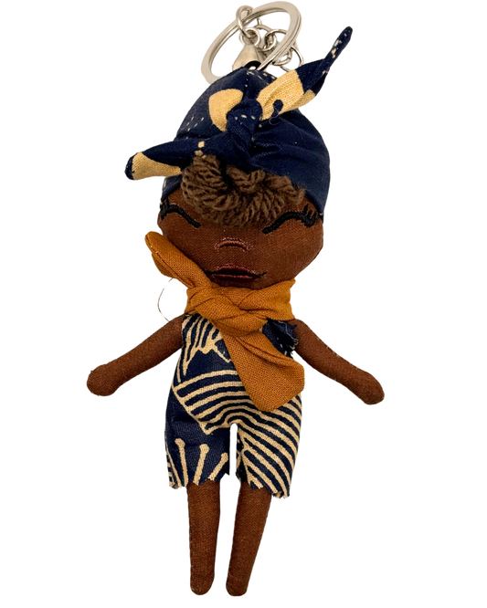 Douclé 24 – La poupée porte-clés faite main | Den Baya