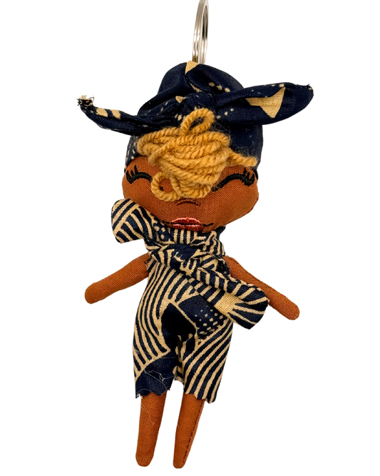 Douclé 6 – La poupée porte-clés faite main | Den Baya