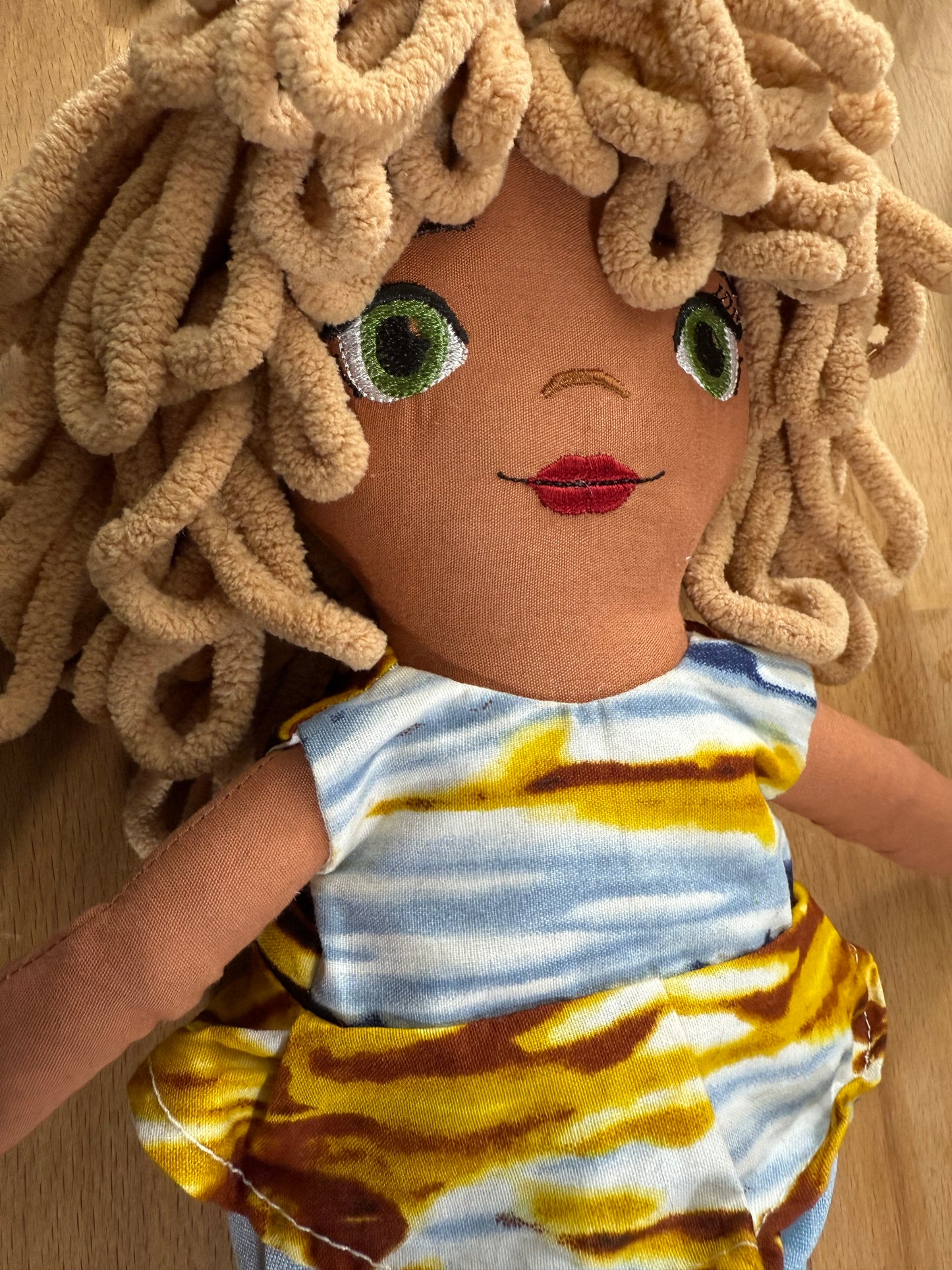 Poupée en tissu Katia 42 cm - Prête à l'envoi 3 à 7 jours