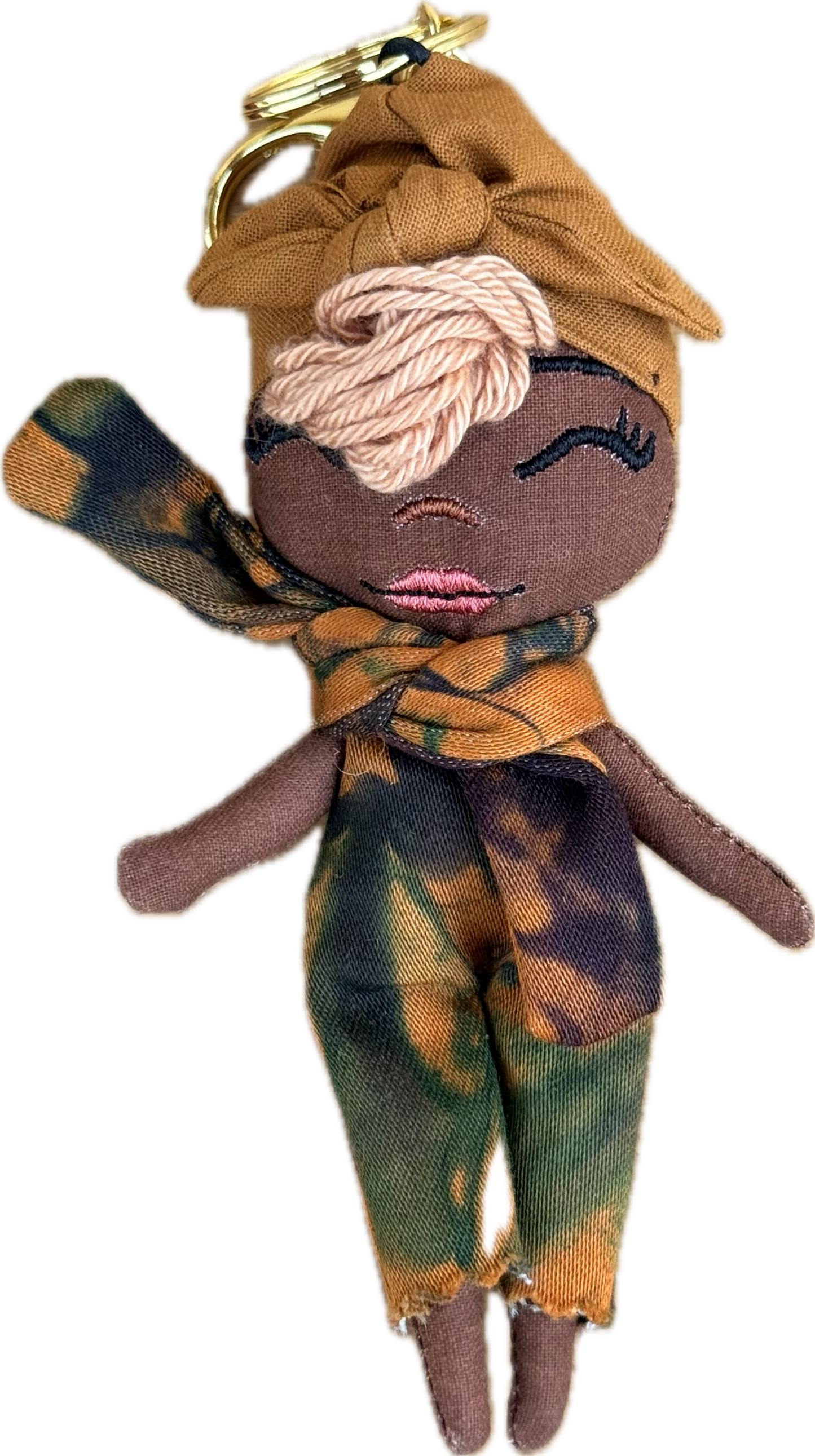 Douclé porte-clés poupée en tissu camouflage moutarde et kaki, teint caramel, fait main