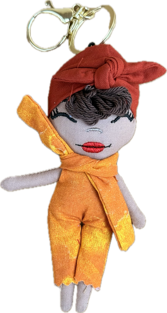 Douclé porte-clés poupée en tissu orange rouille, teint crème, fait main