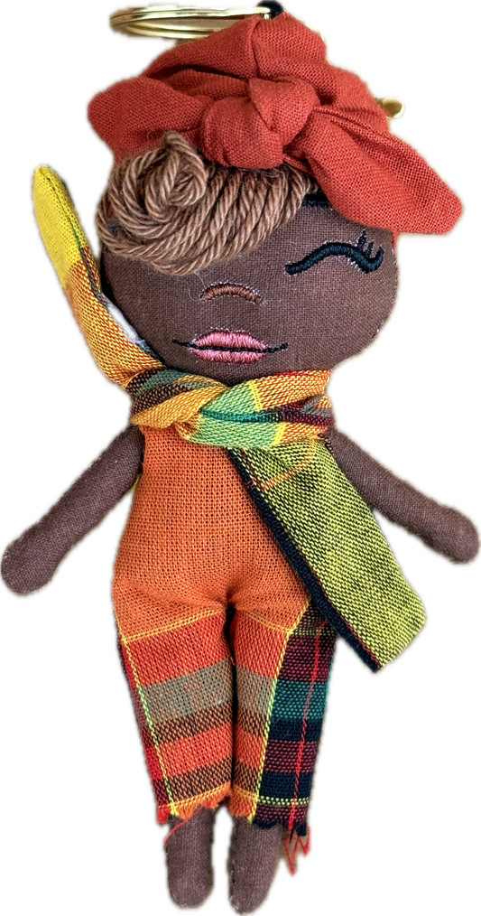 Douclé porte-clés poupée en tissu orange avec foulard tartan multicolore, teint chocolat, fait main