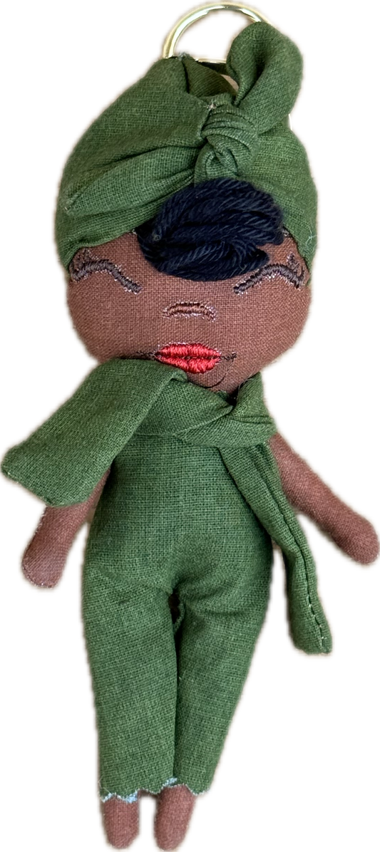 Douclé porte-clés poupée en tissu vert olive, teint chocolat, fait main