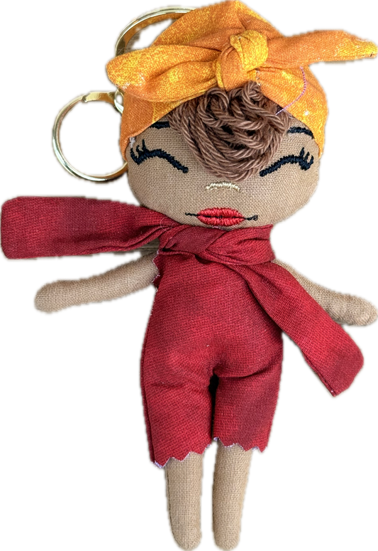 Douclé porte-clés poupée en tissu rouge avec headwrap orange, teint caramel, fait main